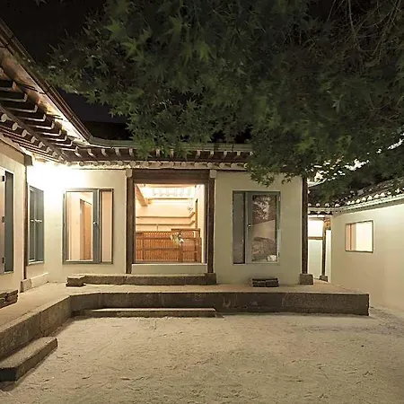 Side Hanok Guesthouse