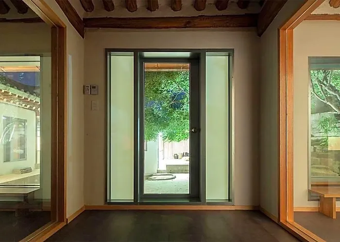 Hotel Side Hanok